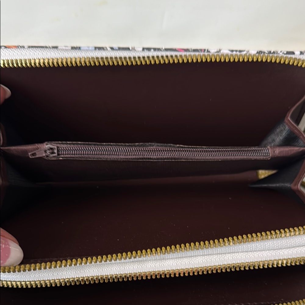 🦋 Blush Kiss Butterfly Wristlet Wallet – Chic & Functional! 🦋 - Picture 7 of 10